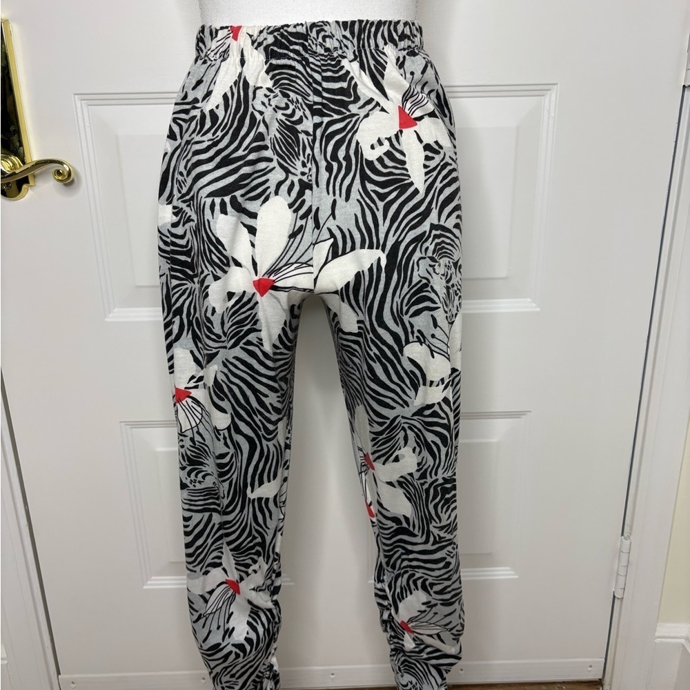 Walnut Sport Zebra Print Floral Pants with Elastic at Lower Legs. XS. Y2K